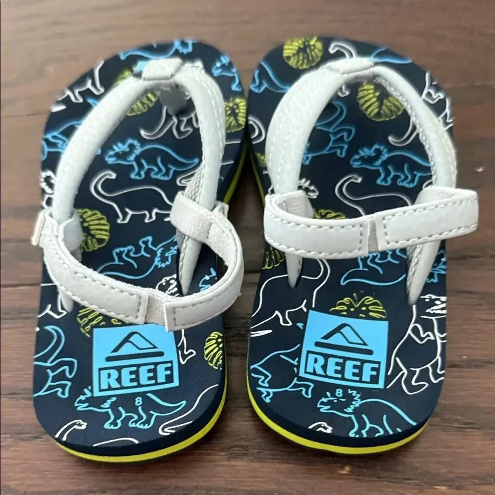 NWOB Reef Kids Dinosaur Print Flip Flops Sandals Size 8